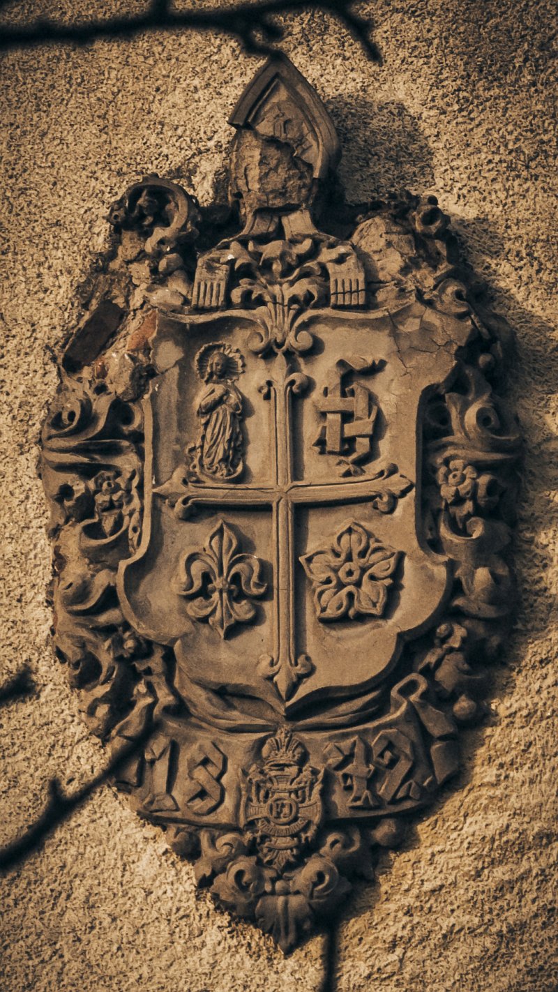 Znak kláštera na statku Kraví dvůr